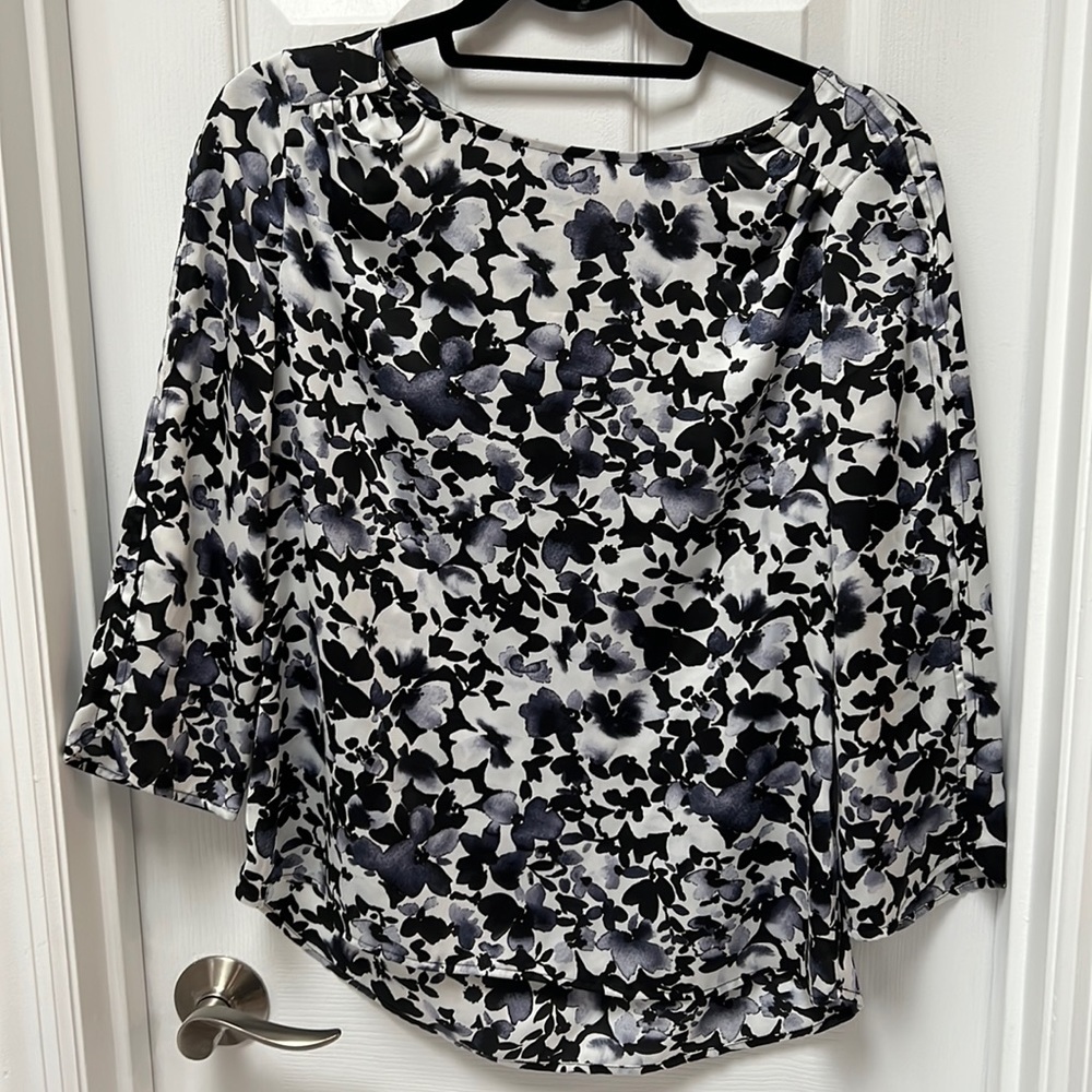 The Limited 3/4 Length Sleeve blouse